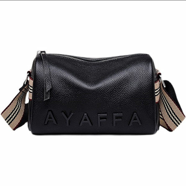 Női táska felirattal és cipzárral