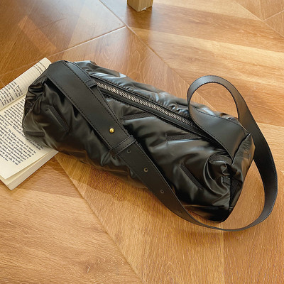 Sieviešu soma ar rāvējslēdzēju un plecu rokturi, ikdienas modelis