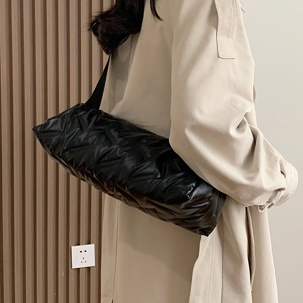 Sieviešu soma ar rāvējslēdzēju un plecu rokturi, ikdienas modelis