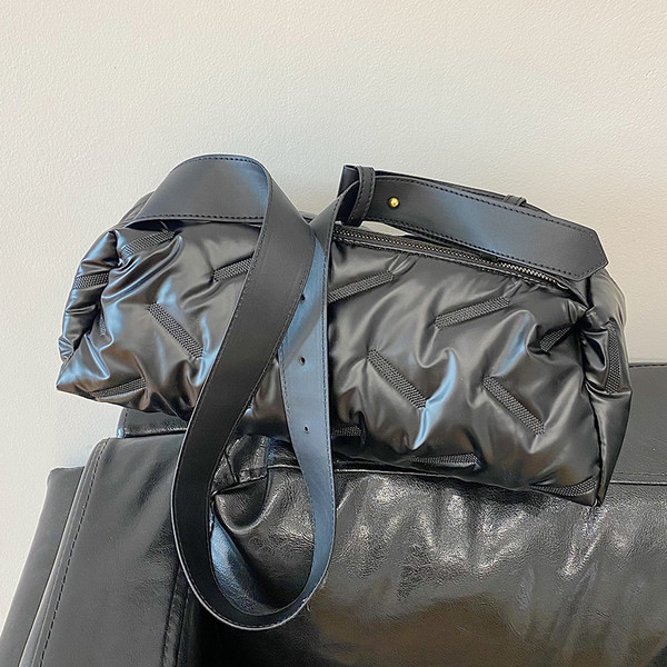 Sieviešu soma ar rāvējslēdzēju un plecu rokturi, ikdienas modelis