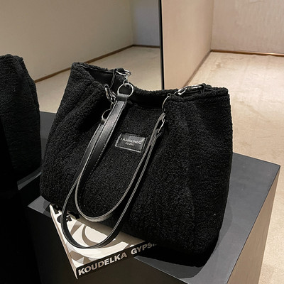 Sieviešu plīša soma ar rāvējslēdzēju