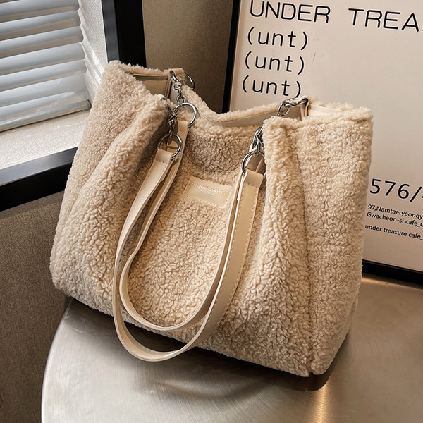 Sieviešu plīša soma ar rāvējslēdzēju