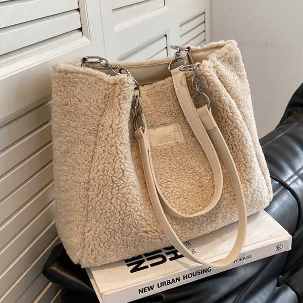 Sieviešu plīša soma ar rāvējslēdzēju