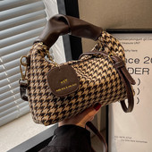 Jauna modeļa rokassomiņa ar kulonu - trīs krāsas