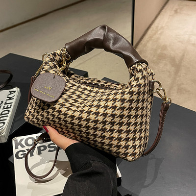 Jauna modeļa rokassomiņa ar kulonu - trīs krāsas