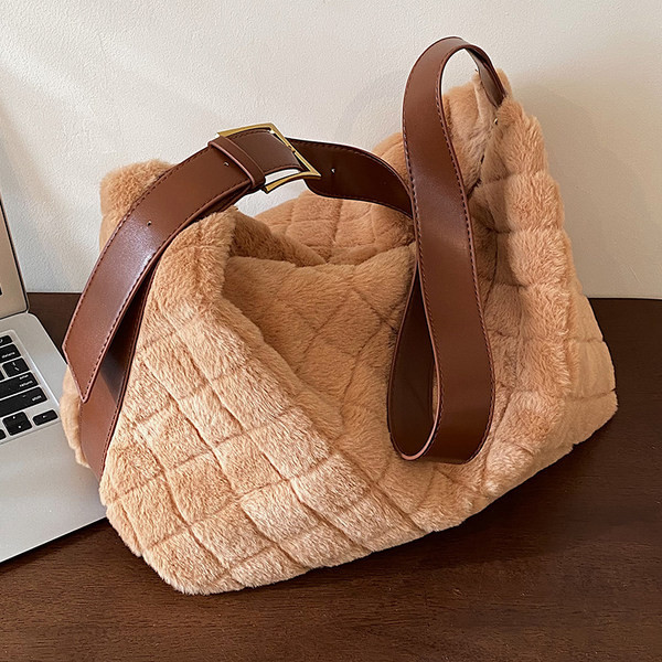 Sieviešu ziemas plīša soma