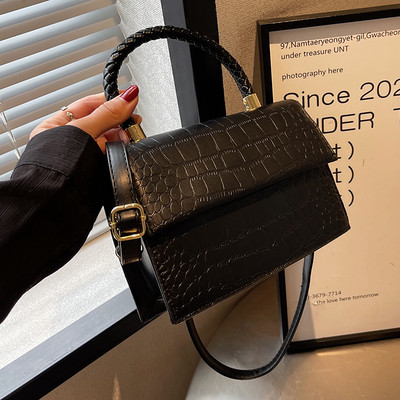 Moderna sieviešu ādas soma ar diviem rokturiem