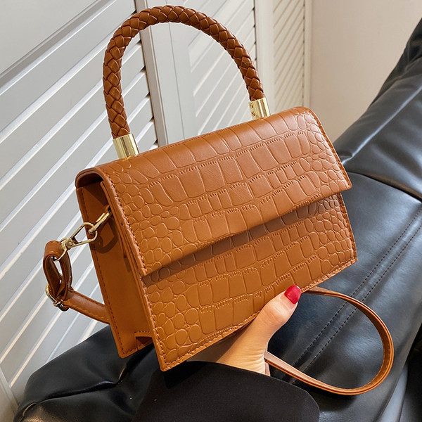 Moderna sieviešu ādas soma ar diviem rokturiem