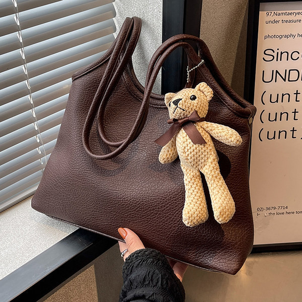 Moderna eko ādas rokassomiņa ar 3D elementu