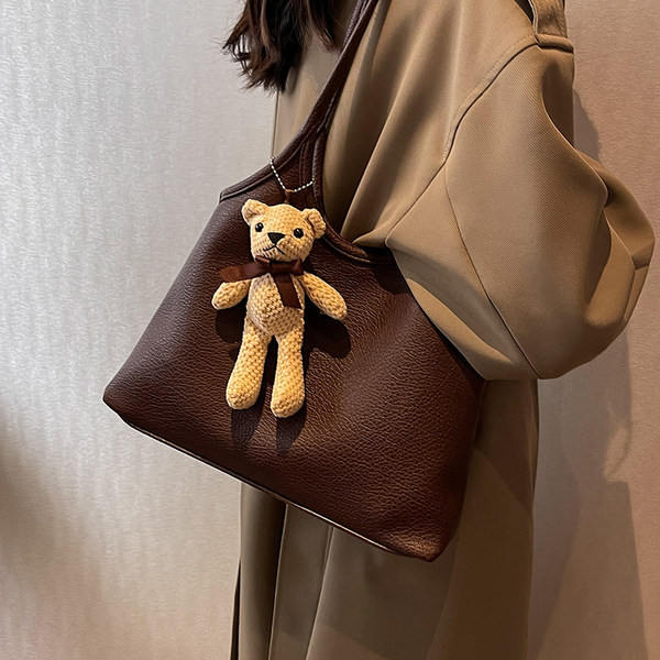 Moderna eko ādas rokassomiņa ar 3D elementu