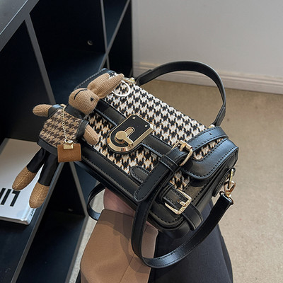 Női szögletes válltáska