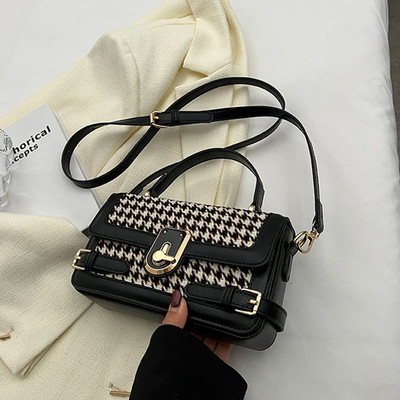 Női szögletes válltáska