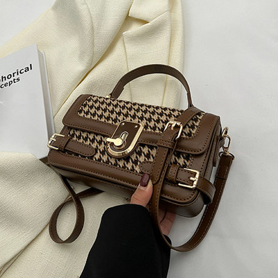 Női szögletes válltáska