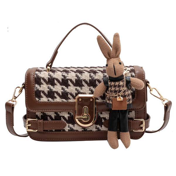 Női szögletes válltáska