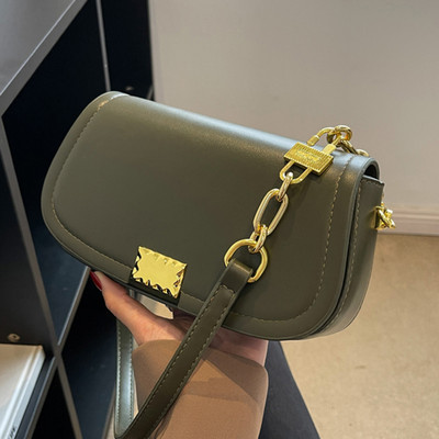 Kézitáska - fém csattal