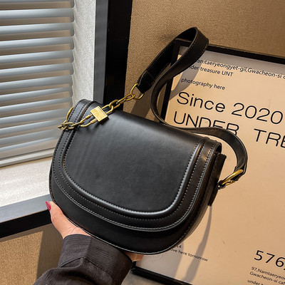 Maza sieviešu ādas soma ar plecu rokturi