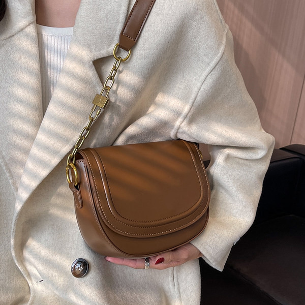 Maza sieviešu ādas soma ar plecu rokturi