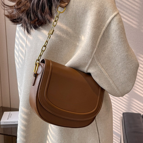 Maza sieviešu ādas soma ar plecu rokturi