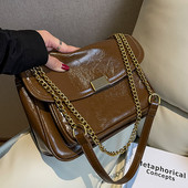 Rokassomiņa ar ķēdīti un metāla aizdari