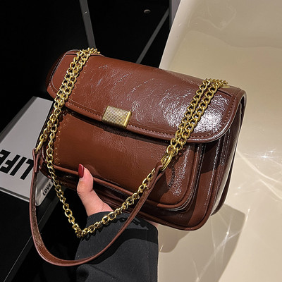 Rokassomiņa ar ķēdīti un metāla aizdari