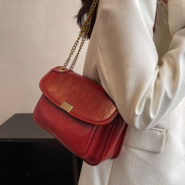 Rokassomiņa ar ķēdīti un metāla aizdari