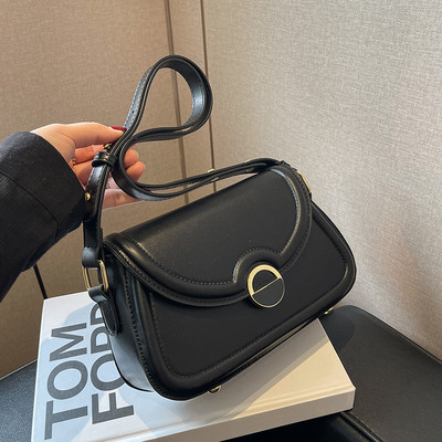 Jauna modeļa rokassomiņa ar metāla aizdari no eko ādas