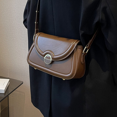 Jauna modeļa rokassomiņa ar metāla aizdari no eko ādas