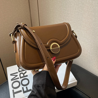 Jauna modeļa rokassomiņa ar metāla aizdari no eko ādas