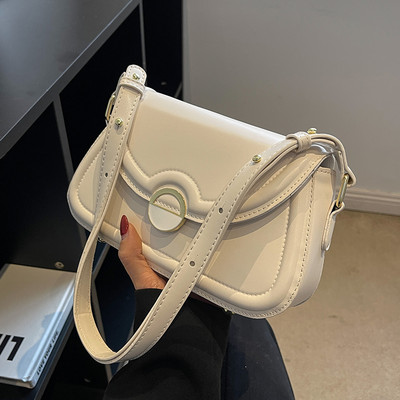 Jauna modeļa rokassomiņa ar metāla aizdari no eko ādas