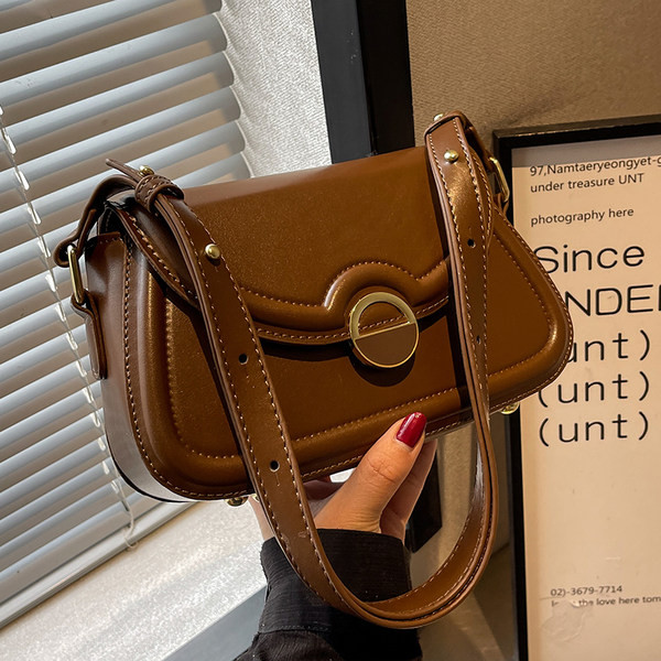 Jauna modeļa rokassomiņa ar metāla aizdari no eko ādas