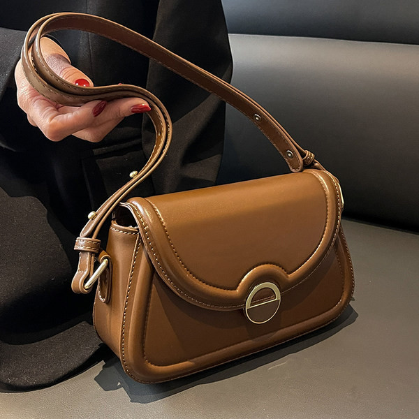 Jauna modeļa rokassomiņa ar metāla aizdari no eko ādas