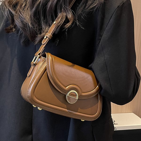 Jauna modeļa rokassomiņa ar metāla aizdari no eko ādas