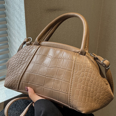 Stilīga rokassomiņa no eko ādas ar īsu un garu rokturi