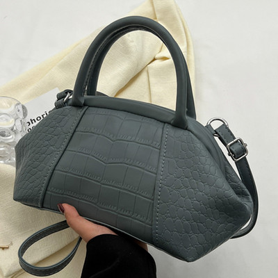 Stilīga rokassomiņa no eko ādas ar īsu un garu rokturi