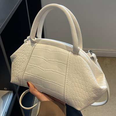 Stilīga rokassomiņa no eko ādas ar īsu un garu rokturi