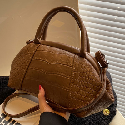 Stilīga rokassomiņa no eko ādas ar īsu un garu rokturi