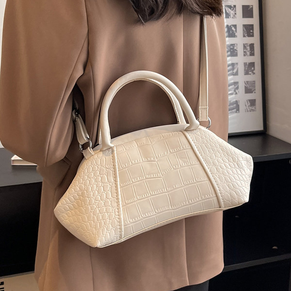 Stilīga rokassomiņa no eko ādas ar īsu un garu rokturi