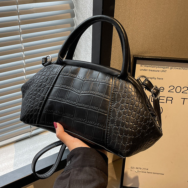 Stilīga rokassomiņa no eko ādas ar īsu un garu rokturi