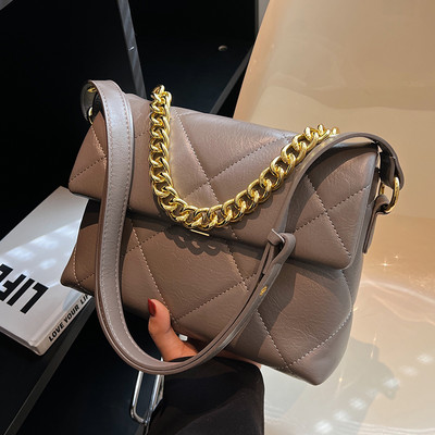 Sieviešu ādas soma ar - metāla aizdari