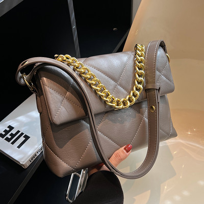 Sieviešu ādas soma ar - metāla aizdari