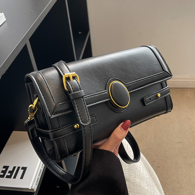 Retro model torbice od eko kože sa magnetnom kopčom