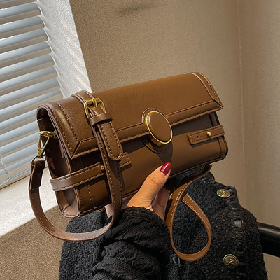 Retro model torbice od eko kože sa magnetnom kopčom