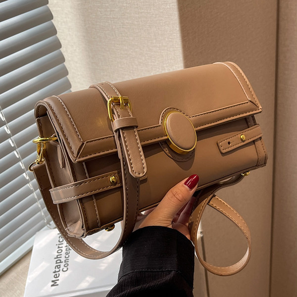 Retro model torbice od eko kože sa magnetnom kopčom