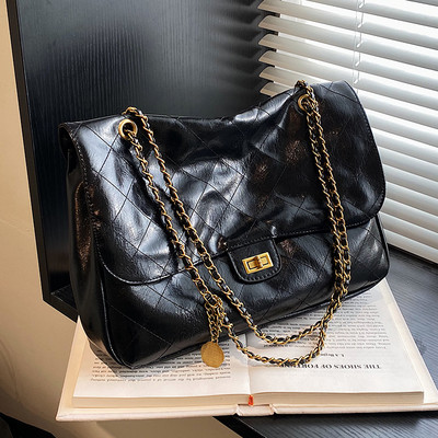 Eco bőr kézitáska láncos vállfogantyúval