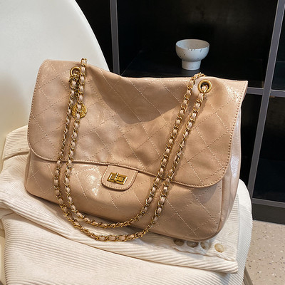 Eco bőr kézitáska láncos vállfogantyúval