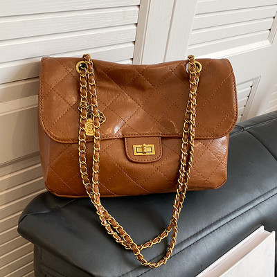 Eco bőr kézitáska láncos vállfogantyúval