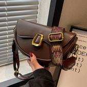 Kézitáska csattal, három színben