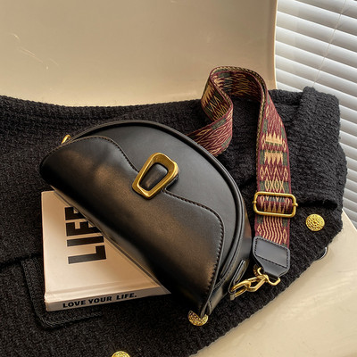 Kézitáska csattal, három színben