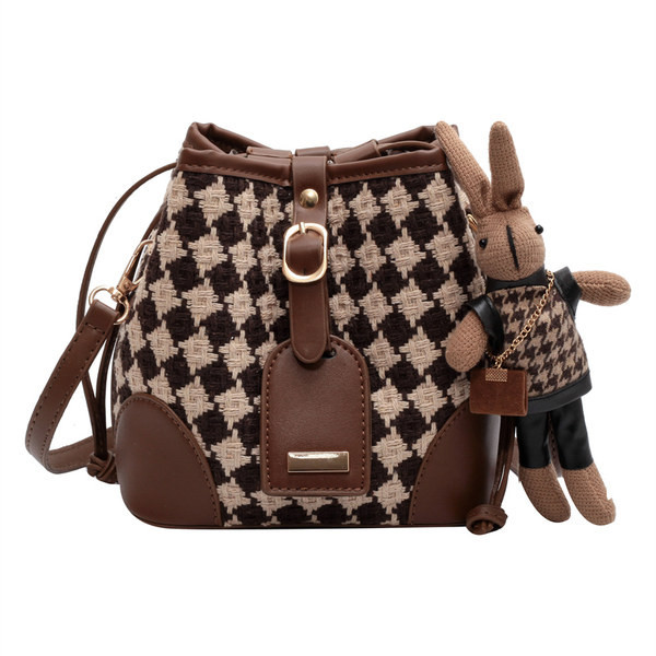 Textil kézitáska fém csattal és hosszú fogantyúval