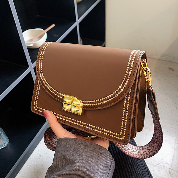 Ikdienas rokassomiņa ar metāla aizdari